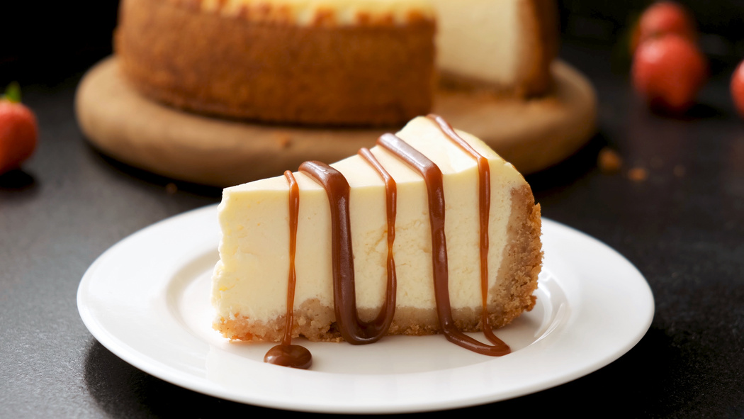 Cheesecake with caramel sauce